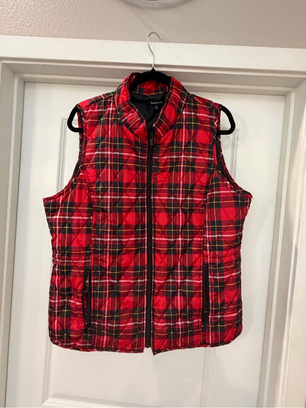 Relativity Tartan Plaid Quilted Vest Size XL Red White Front Zip Lightweight